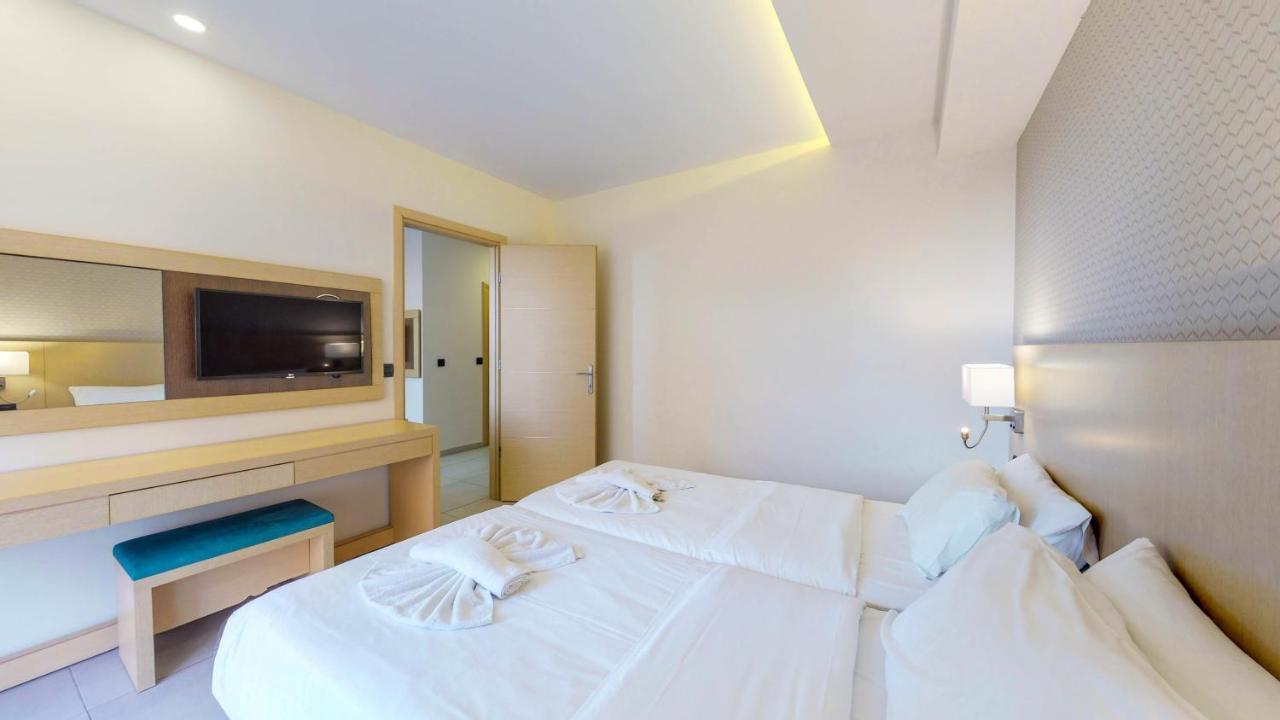 Marika Aparthotel 4*